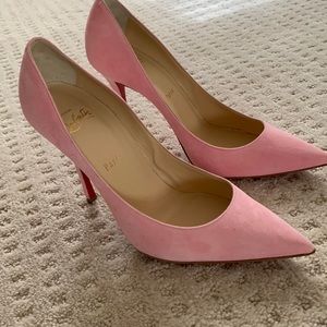 Christian Louboutin: pink decoltish pumps.